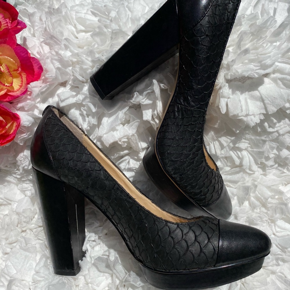 Calvin Klein Blk Leather Fish Scale Print Heels 9